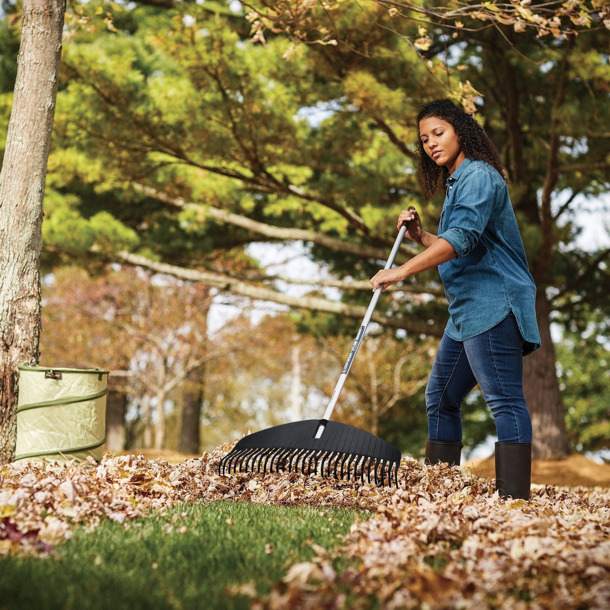 Fiskars Heavy-Duty Resin Tines Aluminum Leaf Rake, 24-in