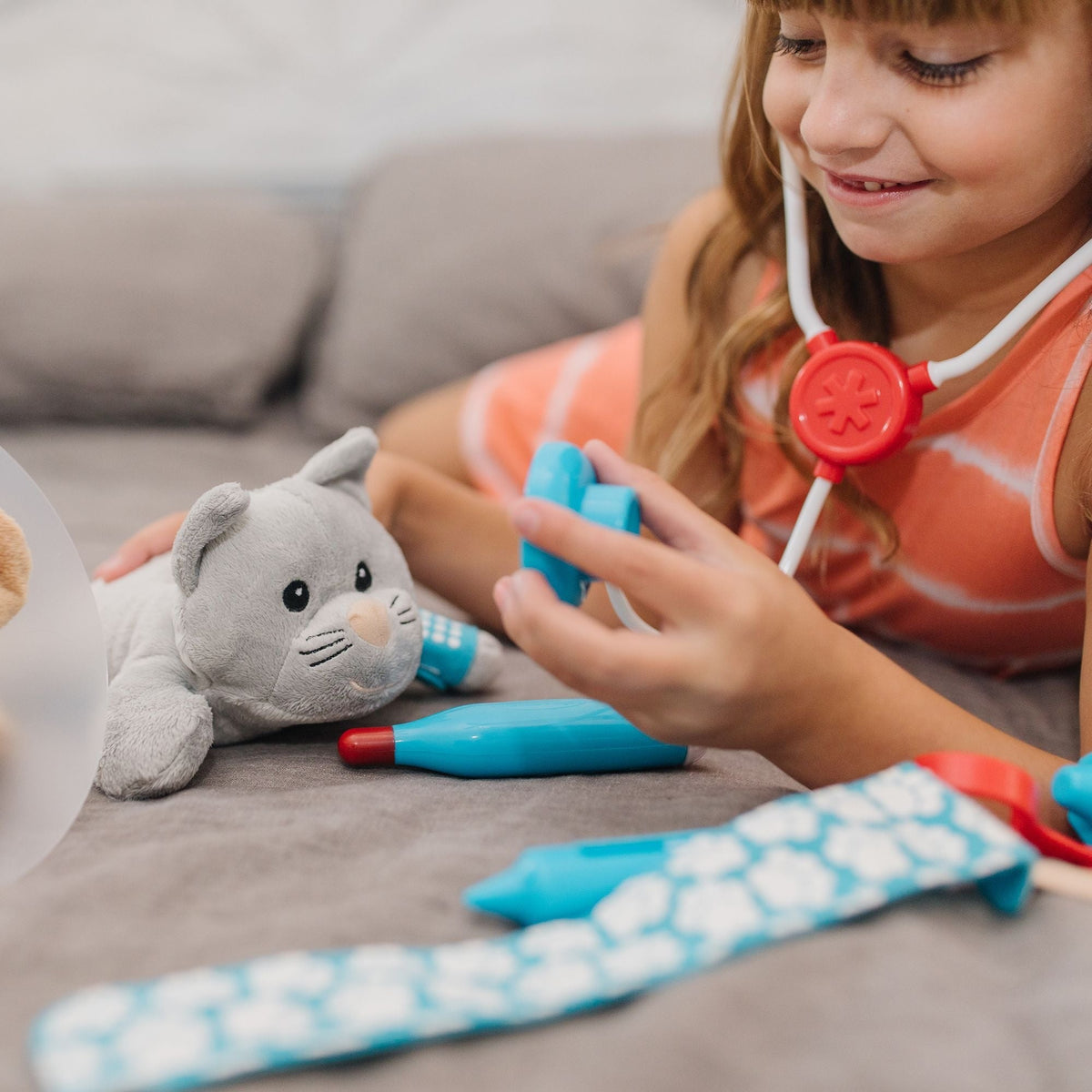 Melissa & Doug Veterinarian Playset for Ages 3+, 24-pc