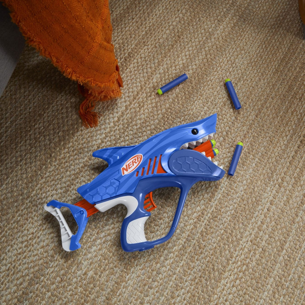 Nerf Junior Wild Sharkfire, Easy Play Dart Blaster, 8 Nerf Elite Darts, Ages 6 & Up