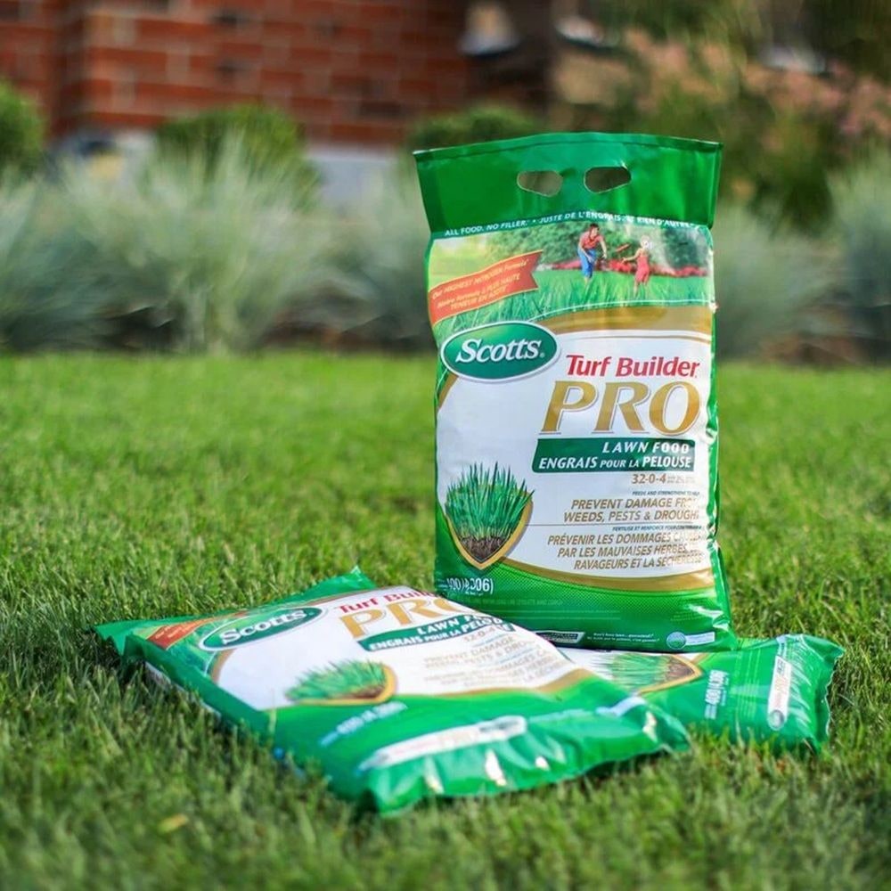 Scotts Turf Builder PRO Lawn Fertilizer, 400-m2