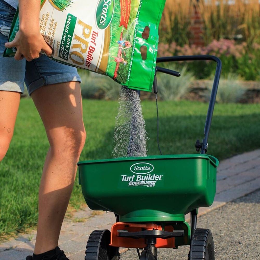 Scotts Turf Builder PRO Lawn Fertilizer, 800-m2