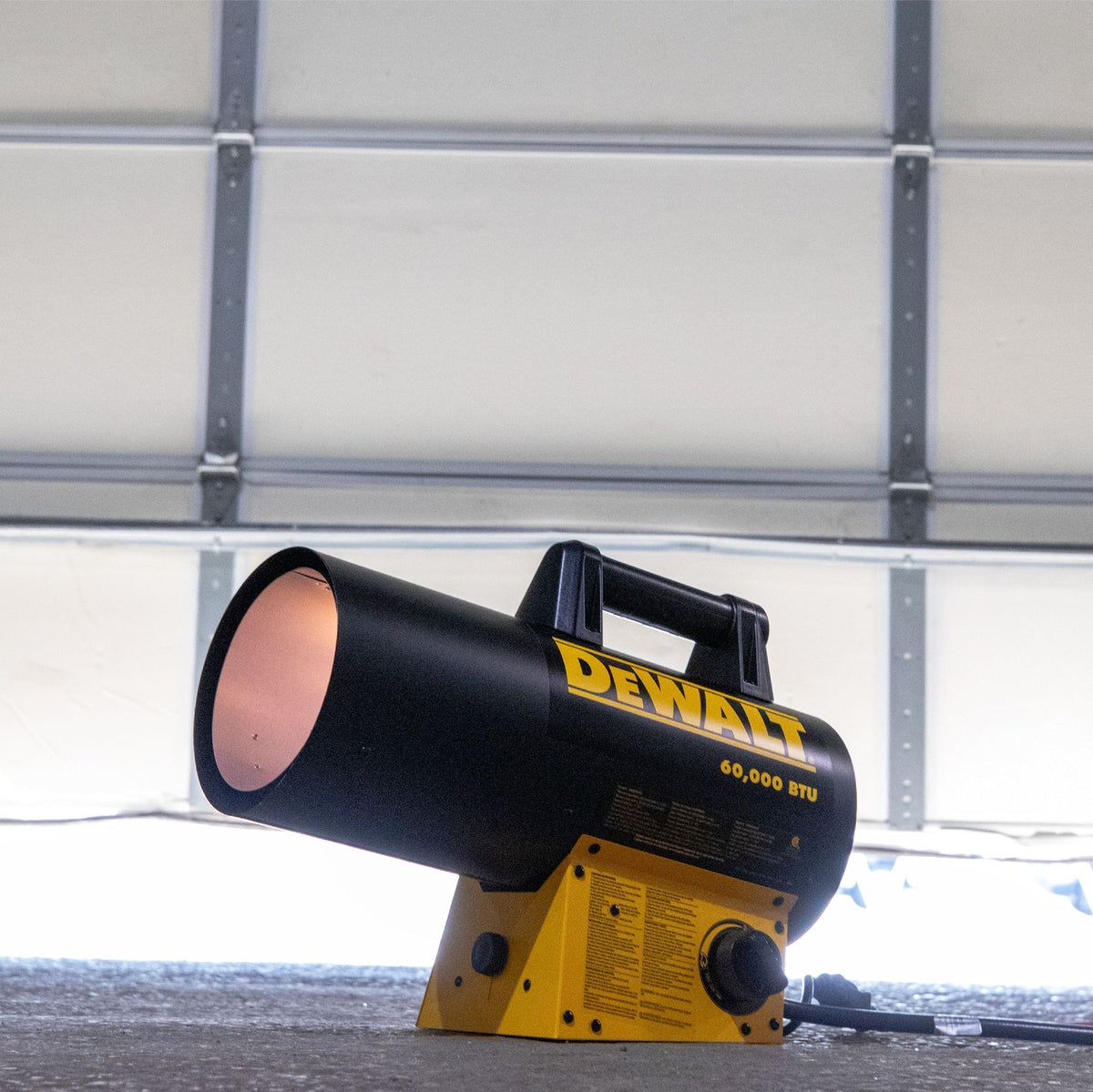 DEWALT 60,000-BTU Lightweight Propane Forced Air Heater