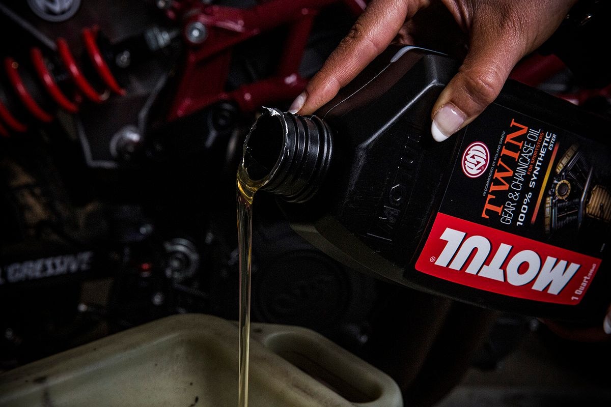 Motul Twin Synthetic Gear & Chaincase Motorcycle Oil, 946-mL