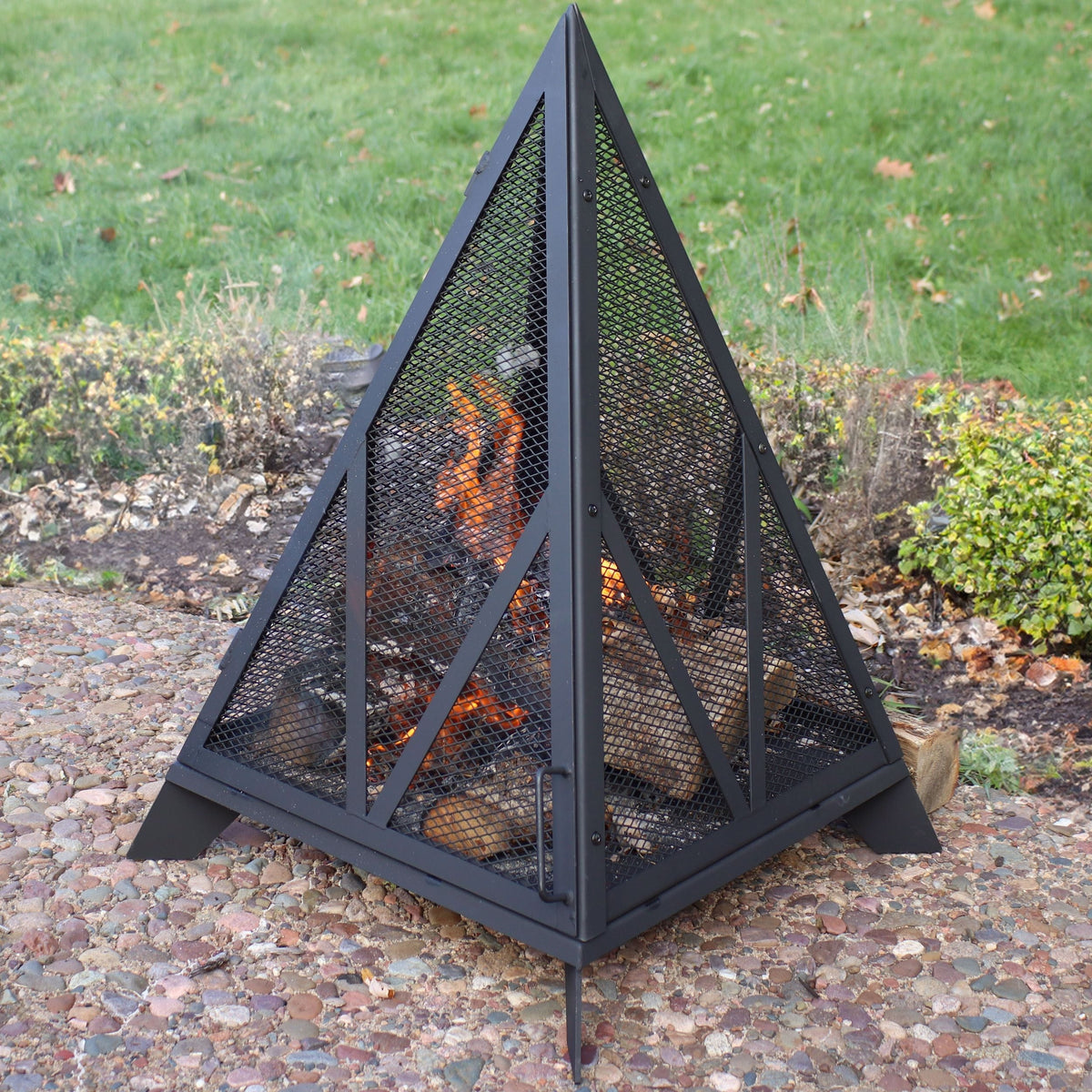 Sunnydaze Decor Majestic Pyramid Steel Fire Pit, Black