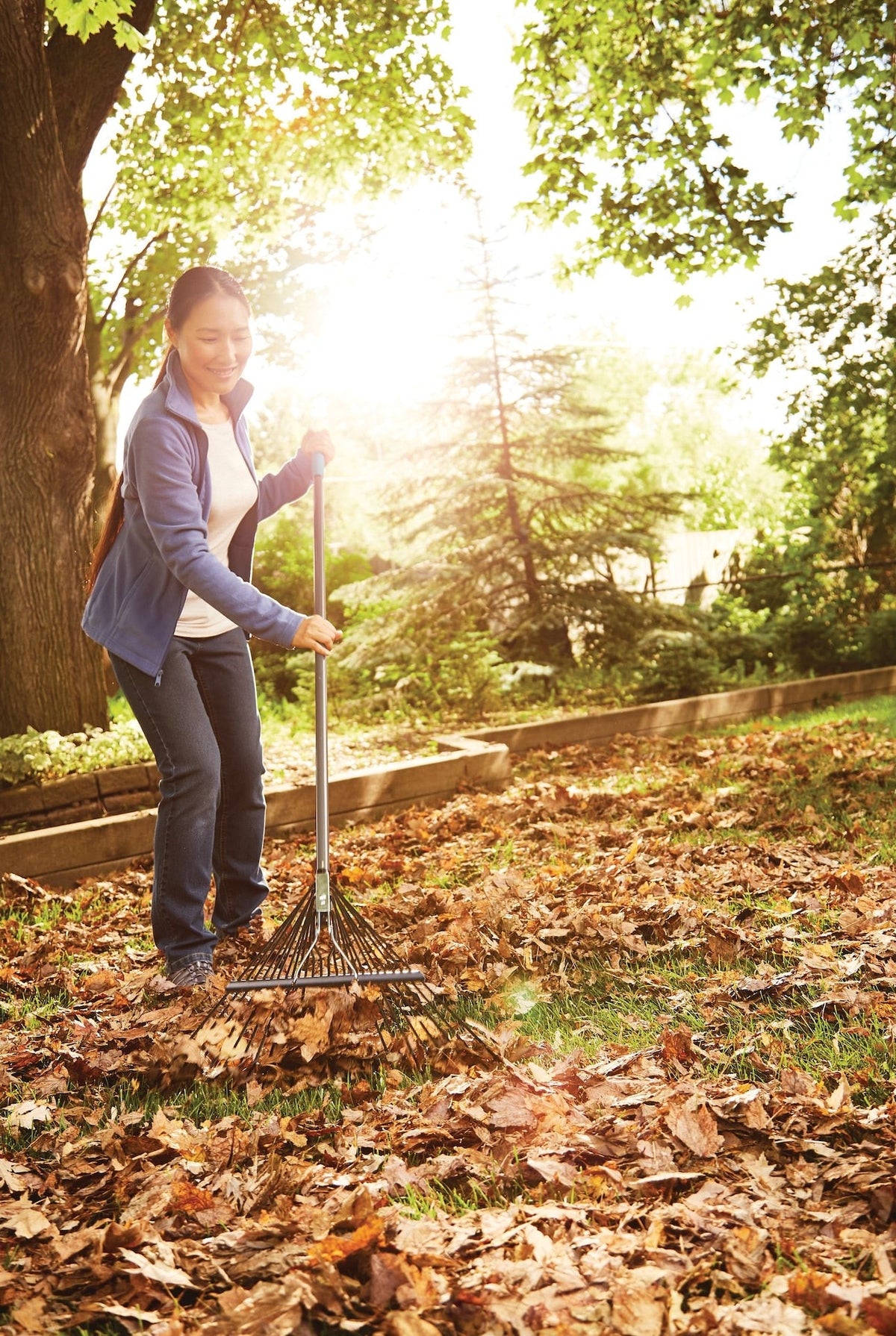 Yardworks 24-Tine Metal Leaf Rake with Fibreglass Shaft, 24-in