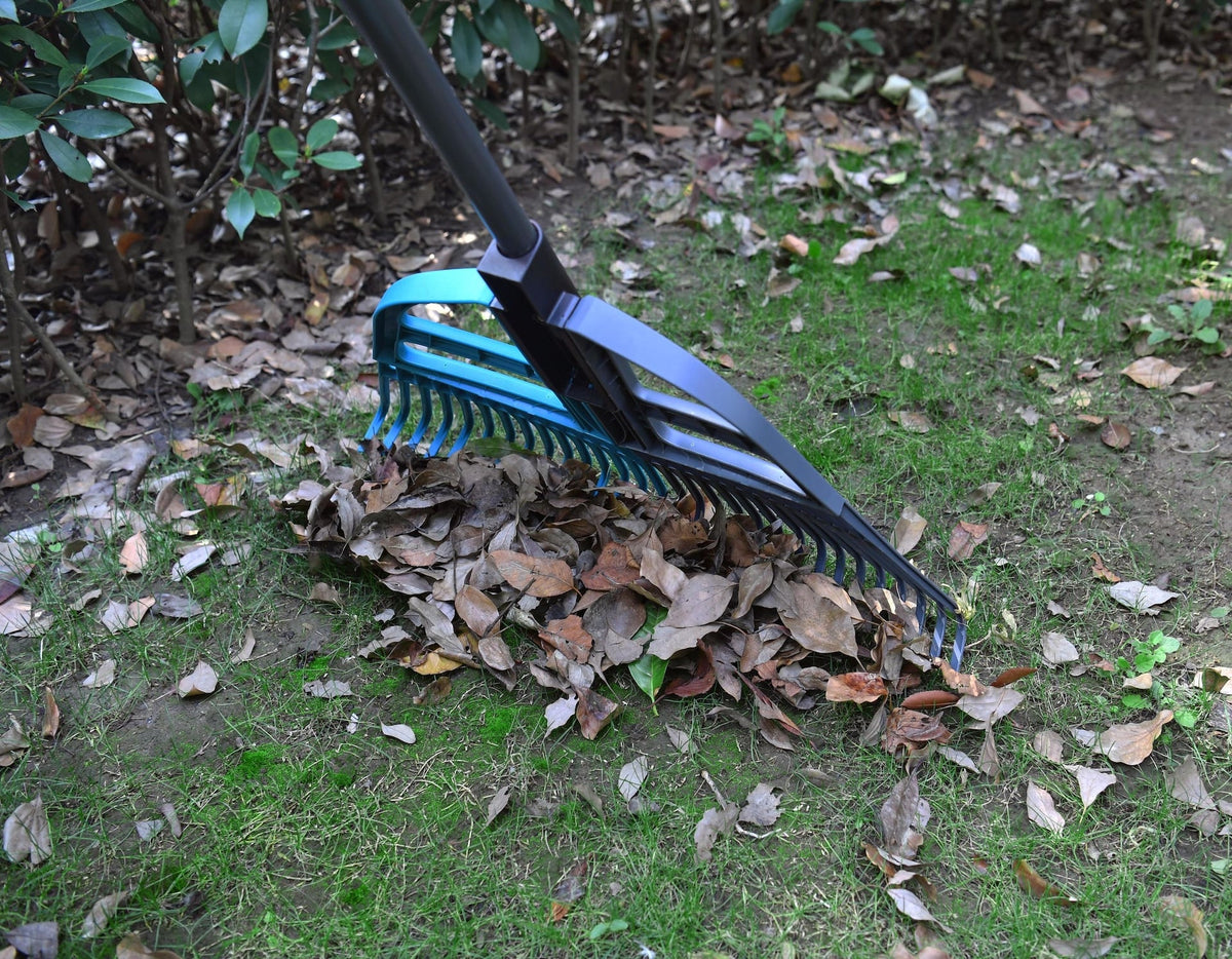 Yardworks 3-in-1 30-Tine Leaf Rake with Fibreglass Shaft, 24-1/2-in Wide